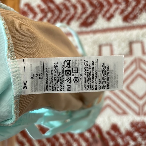 High-Neck Textured Cropped Tankini Swim Top - Picture 8 of 10